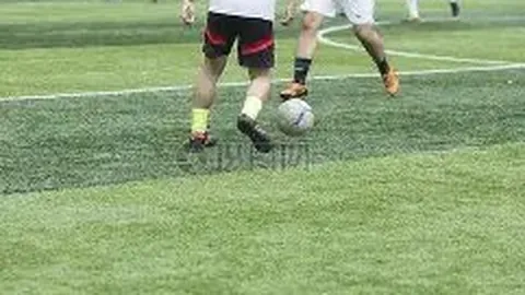 《曼联铁心留B费，俱乐部沉默背后：忠诚与价值的微妙较量》